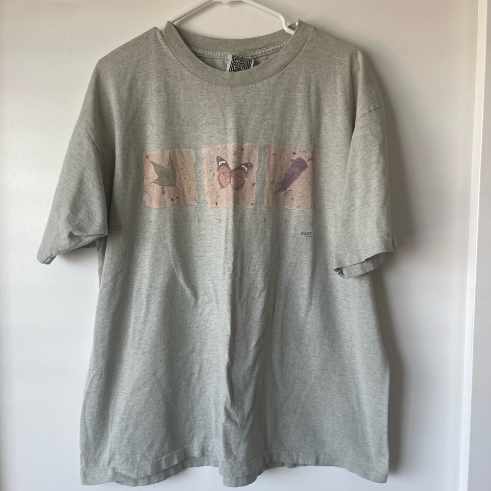 Vintage Graphic Crewneck T-Shirt in Light Gray with Butterfly Motif
